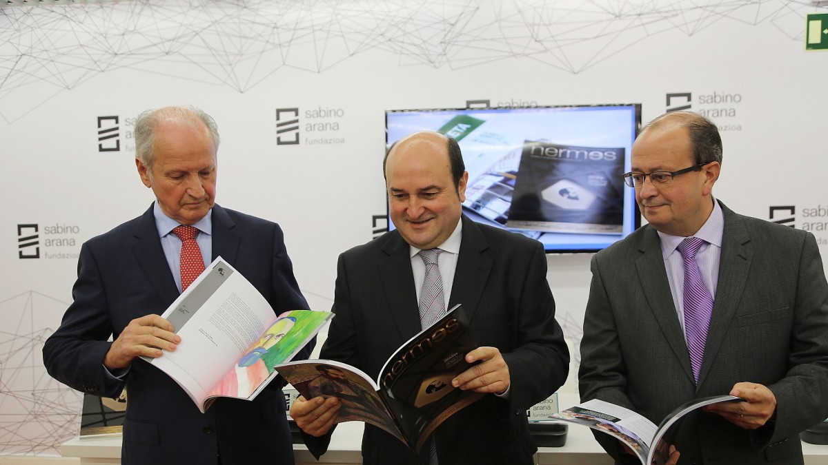 Ortuzar presenta el Nº50 de la revista Hermes