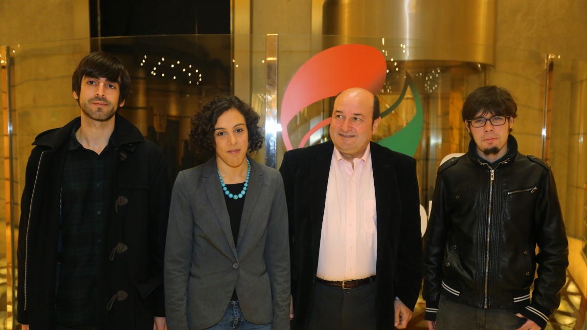Reunión  EAJ-PNV y Podemos Euskadi  en Sabin Etxea