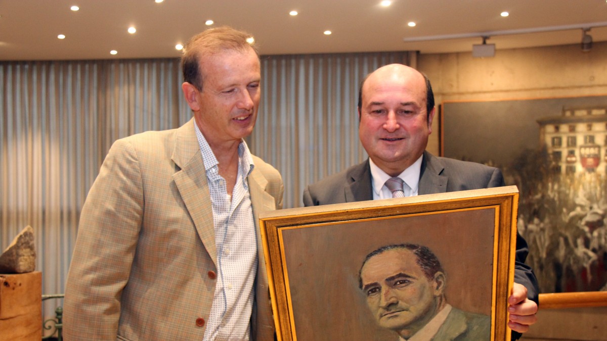 Entrega cuadro del Lehendakari Aguirre