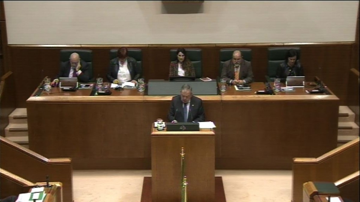 Azpiazu sailburuak 2019ko Aurrekontu Proiektua aurkeztu du Eusko Legebiltzarraren osoko bilkuran