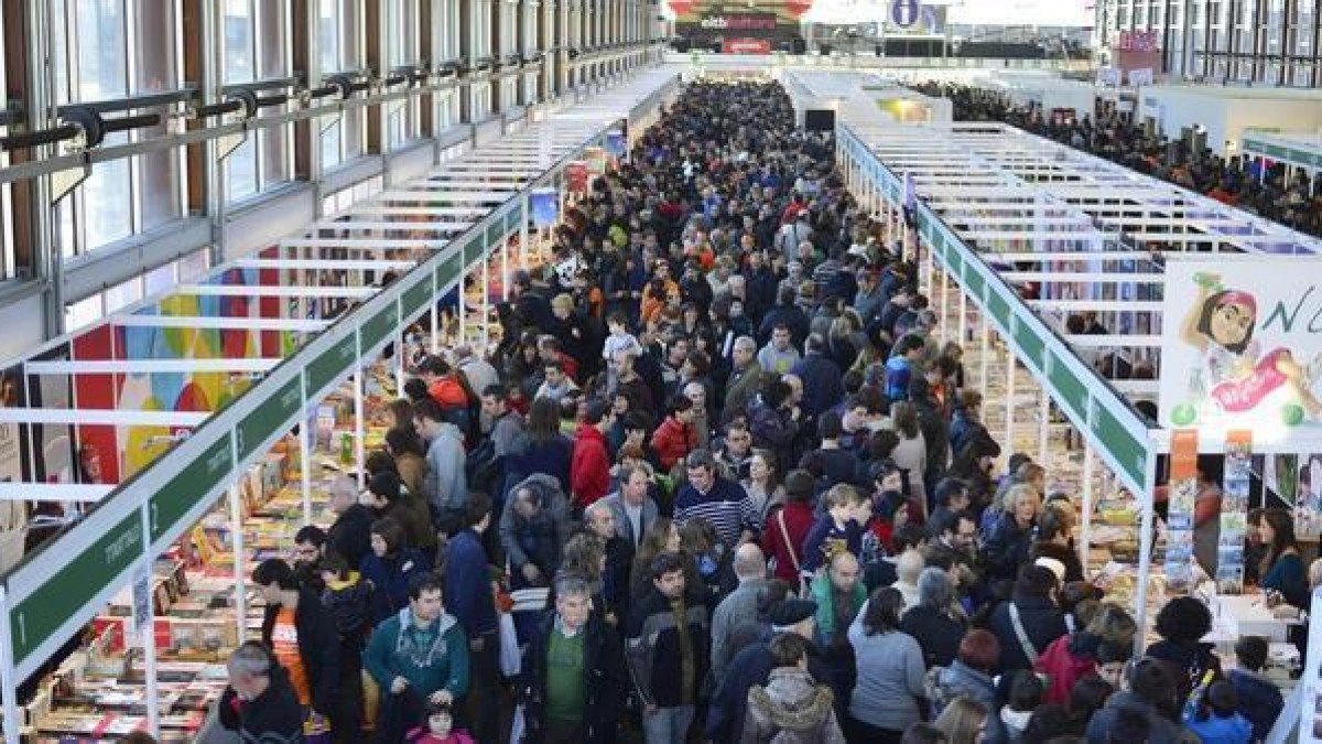 Durangoko Azokako bisitariek eta salmentek gora egin dute aurtengo 53. edizioan   