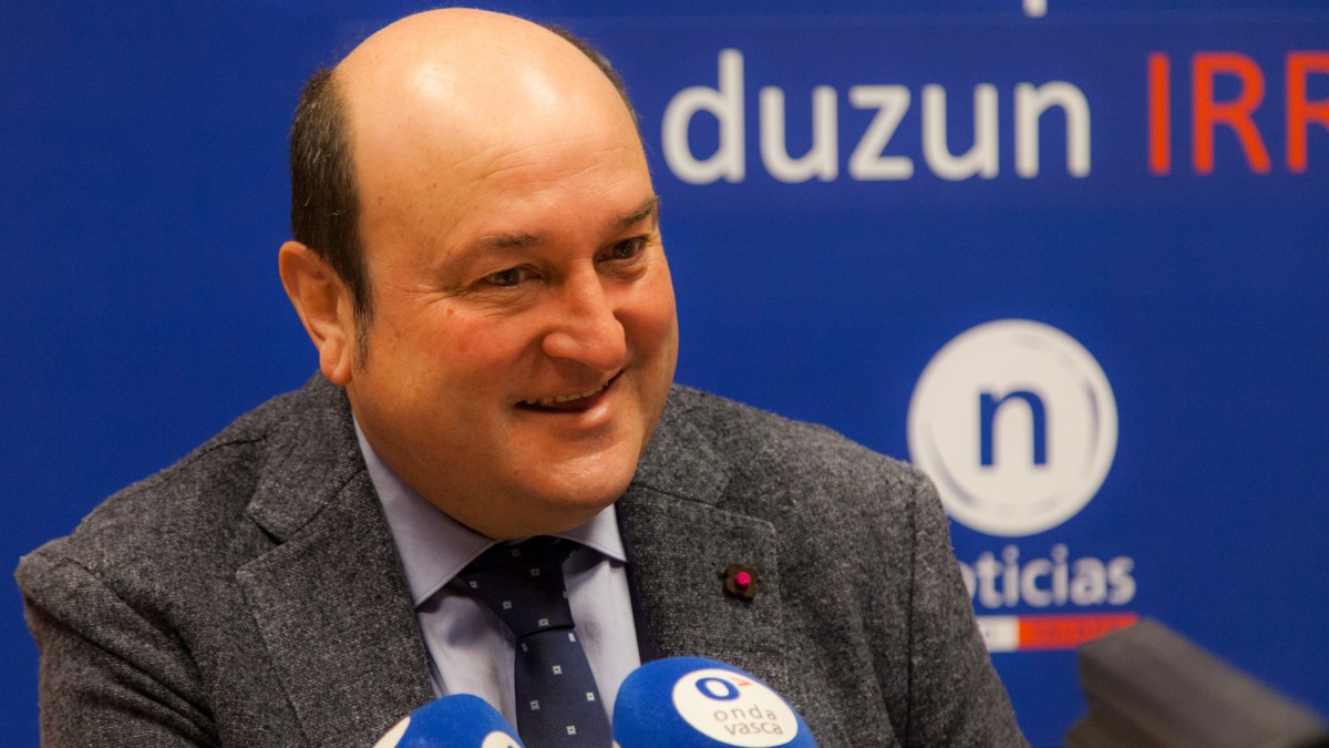 Ortuzar: “Sánchez y su Gobierno tendrán que hacer política para que sus Presupuestos contenten a PNV, a Podemos y a los partidos catalanes”