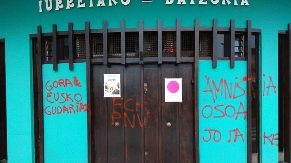 El BBB denuncia las pintadas realizadas en los batzokis de Areatza, Zeanuri, Iurreta y Portugalete 