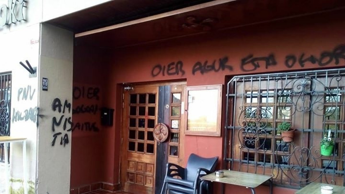 Igorreko batzokian egin dituzten pintadak salatu ditu BBBk
