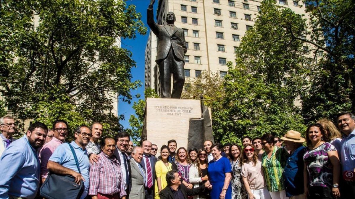 Andoni Ortuzar participa en Santiago de Chile en el homenaje a Eduardo Frei Montalva en el aniversario de su muerte.