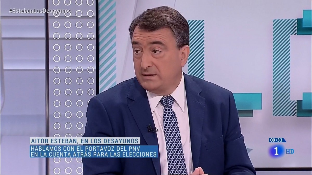 Aitor Esteban harrituta agertu da PSOEk eta PPk kanpainarako aukeratu dituzten leloekin,eta esan du “konfrontazio hutsa” adierazten dutela 