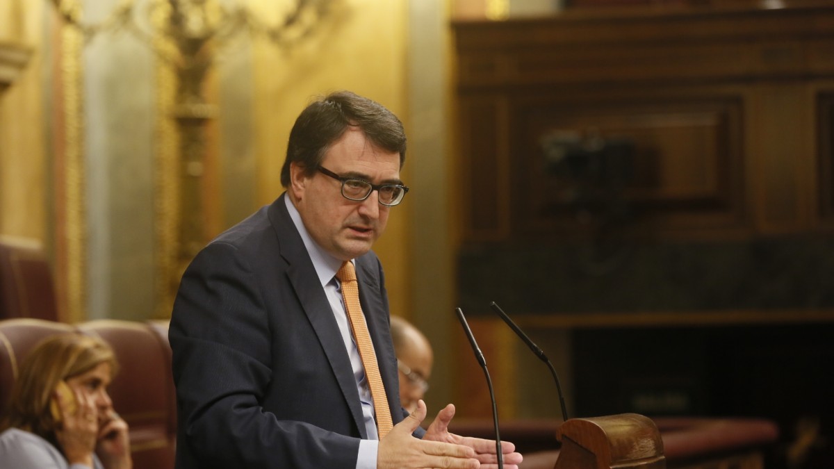Aitor Estebanek EH Bilduri egotzi dio Segurantza Sozialaren erregimen ekonomikoaren transferentzia “arriskutan jarri izana”, Espainiako Parlamentuko eztabaidara eramatean  