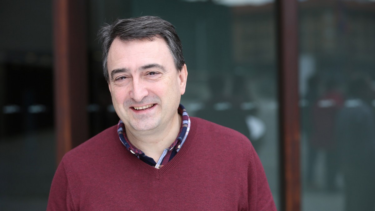 Alarma egoera arintzea eskatu dio Aitor Estebanek Sánchezi, Lehendakariak egin zituen proposamenen ildotik 