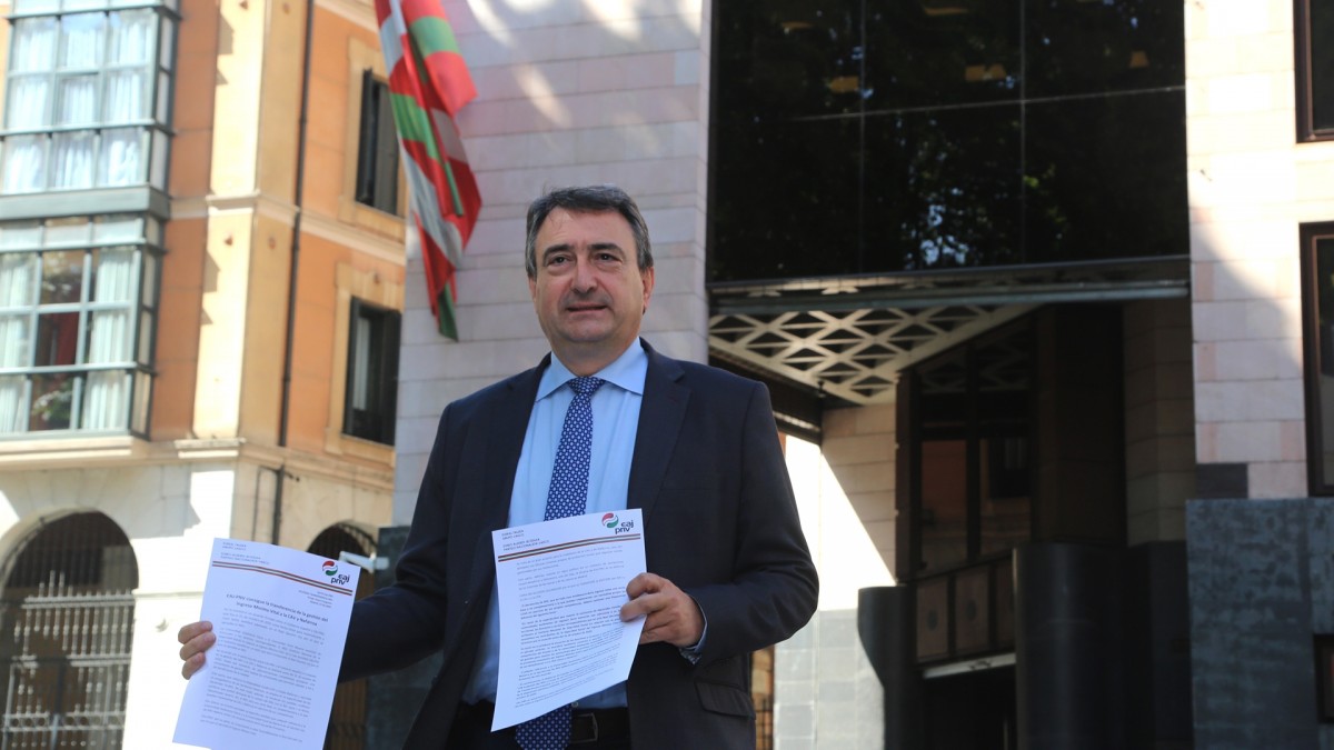 Aitor Esteban destaca el “indudable valor político, económico y competencial y el efecto directo en la ciudadanía” de la transferencia de la gestión del IMV conseguida