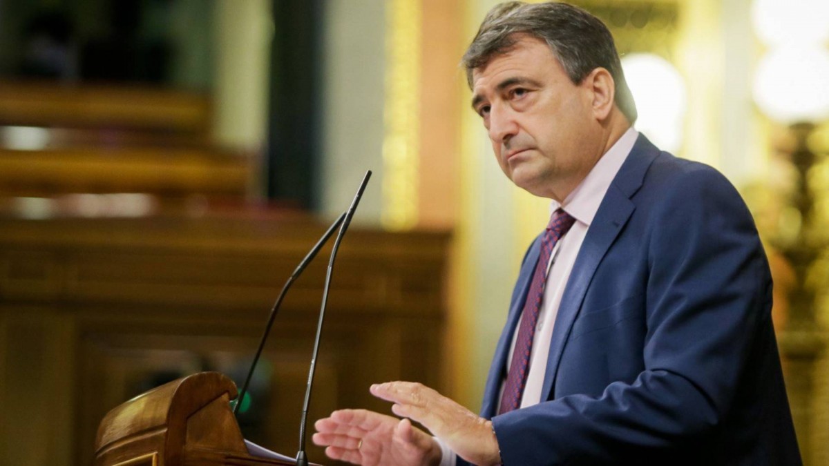 Aitor Esteban pide “aprovechar la oportunidad” que brindan los fondos europeos para “transformar las bases de la economía” con la participación de las CC.AA.