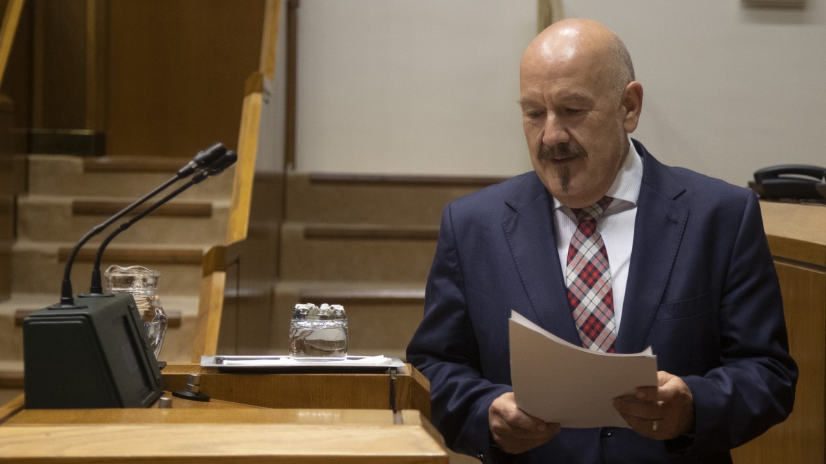 Frankismoaren eta Gerra Zibilaren biktimak aintzat ez hartzeko ETAren “komodina” berriro erabiltzea leporatu dio Iturratek PPri