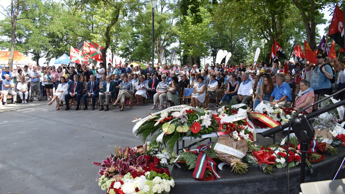 Eusko Jaurlaritzak gudarien eta milizianoen memoria ohoratu du Artxandan, Bilbo erori zeneko 85. urteurrenean
