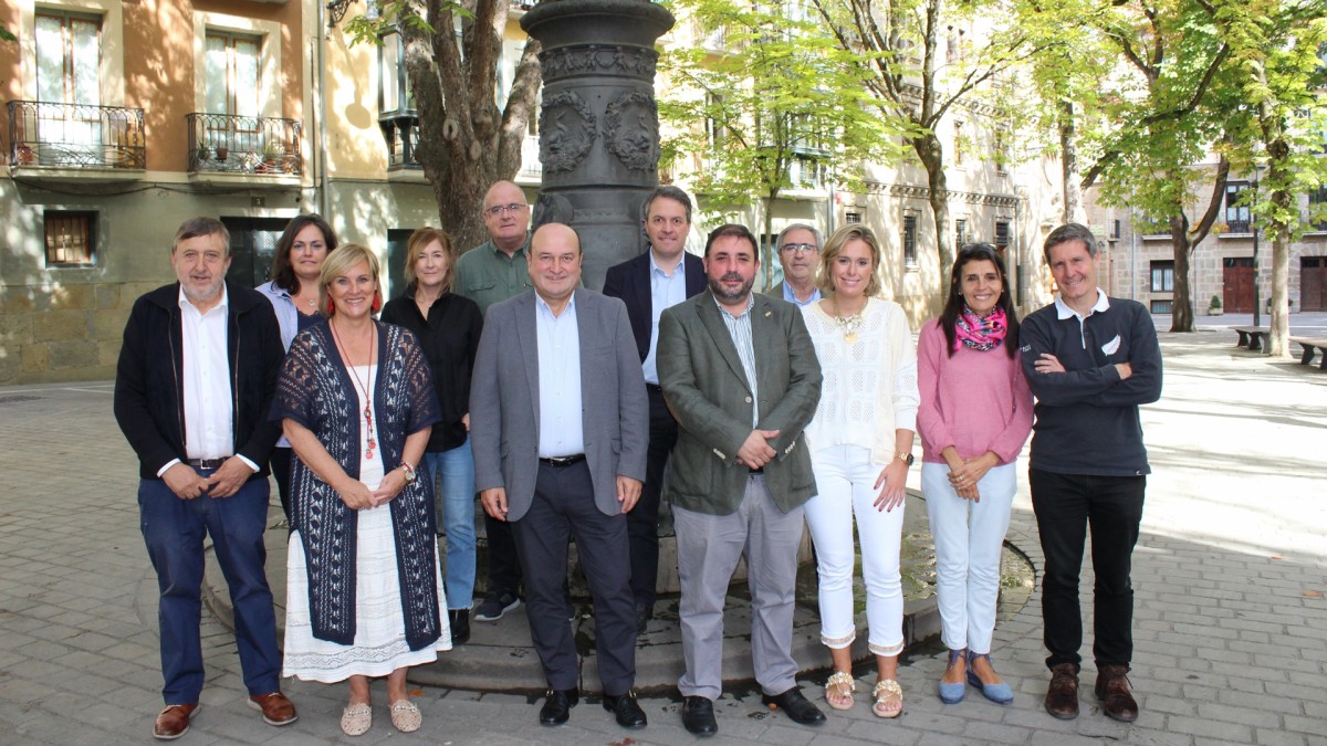 El Euzkadi Buru Batzar recuerda en Iruña a los fundadores del primer batzoki en Nafarroa