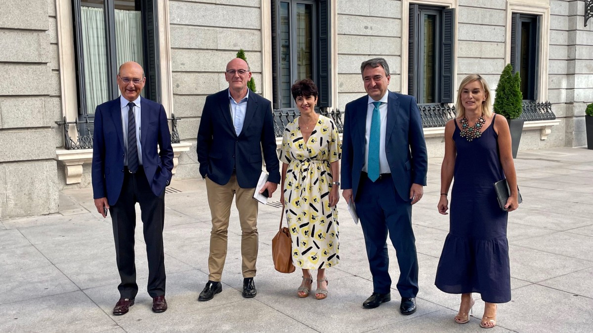 Los y las diputadas electas de EAJ-PNV presentan sus credenciales en el Congreso 
