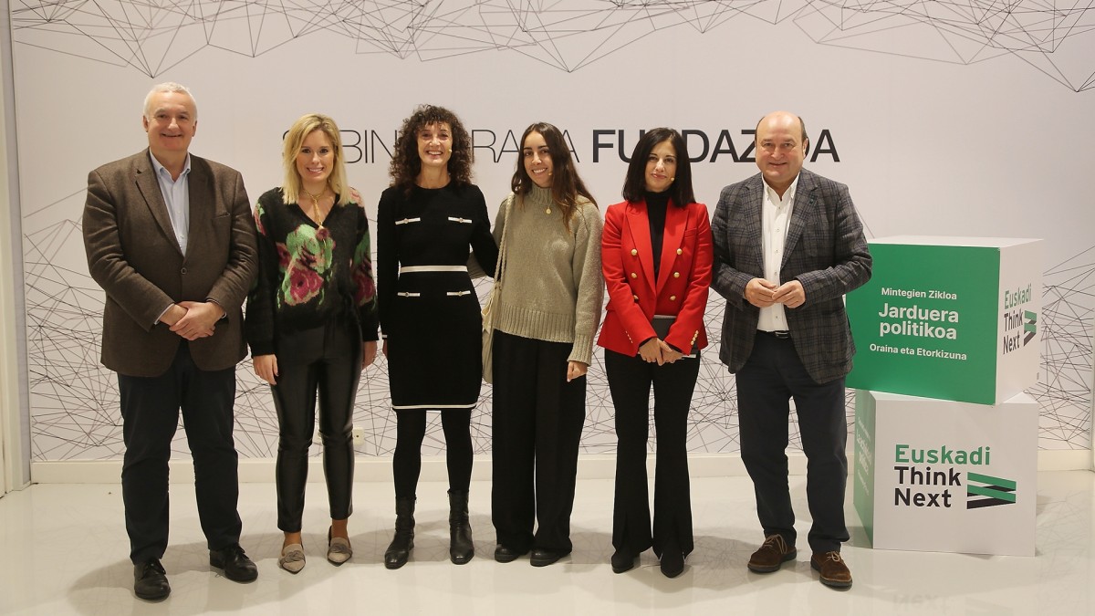 La proliferación de plataformas informativas digitales y las redes sociales han modificado la relación entre los políticos y los medios