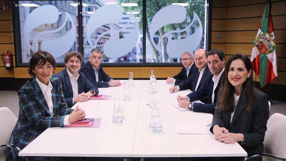 Valoración positiva de la primera reunión para constituir un Gobierno Vasco sólido