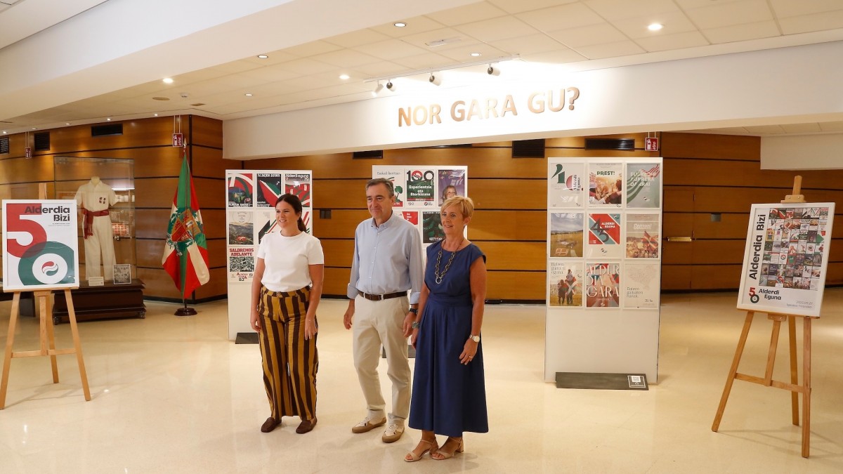 Sabin Etxea acoge una exposición de todos los carteles del Alderdi Eguna con motivo de su 50ª edición