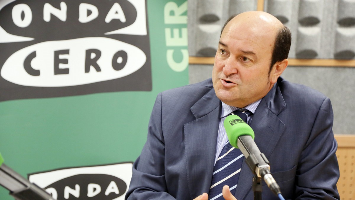 Andoni Ortuzar: “El modo de hacer política en Euskadi nos permite estar más protegidos ante la aparición de esos garbanzos negros