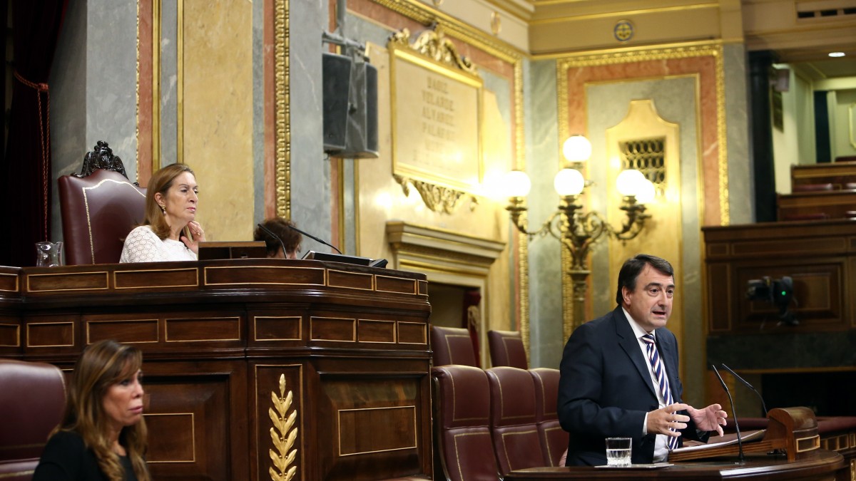 Aitor Esteban: “Mientras no se produzca un cambio radical de disposición al entendimiento votaremos NO a la candidatura y a la política de Rajoy”