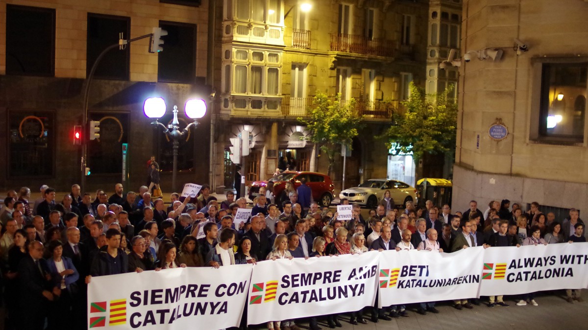 La Asamblea Nacional del PNV se concentra contra el 155 y las detenciones bajo el lema Siempre con Catalunya‘