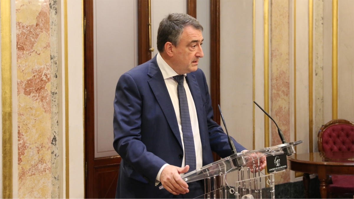 Euskal Taldeak Espainiako Gobernuari eskatu dio Sozietateen gaineko Zerga erreformatzeko, euskal autogobernua errespetatuz betiere, enpresentzat ezartzen diren hobariak aldatu nahi baditu