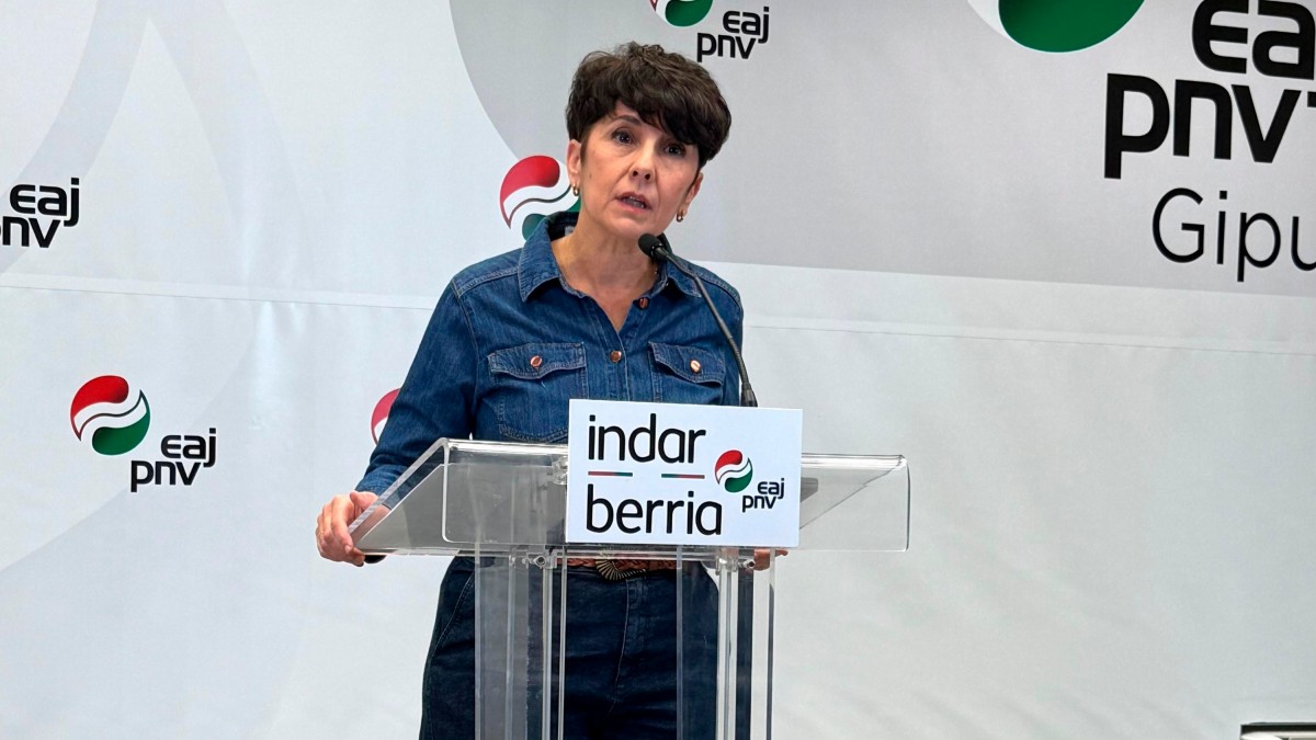 Maribel Vaquero: “Espainiako Konstituzioaren erronka nagusia da Estaturik gabeko nazioak aitortzea, baina bost hamarkada geroago tabu izaten jarraitzen du” 