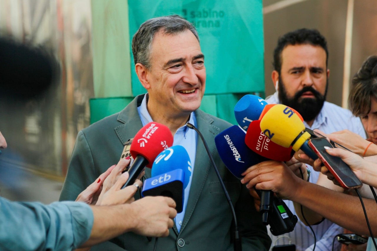 Aitor Esteban: 