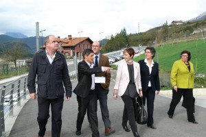 Arantxa Tapia. L Leanizbarrutia, J Agirretxea y J Egibar en Arrasate