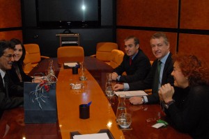 Hash Ahmed Saharako Lankidetza gaietarako Ministroa Sabin Etxean bisitan