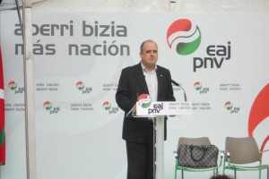 Iñigo Urkullu y Joseba Egibar en el 75 aniversario del bombardeo de Eibar