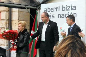 Iñigo Urkullu y Joseba Egibar en el 75 aniversario del bombardeo de Eibar