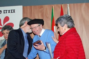 Lehenengo alkate jeltzalea izan zen  Fortunato Agirreren senideei saria eman die. 