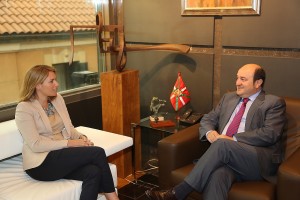 Andoni Ortuzar eta Arantza Quirogaren arteko topaketa Sabin Etxean