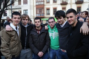 Miles de personas se manifiestan en Bilbao en favor de los derechos humanos, el acuerdo y la paz