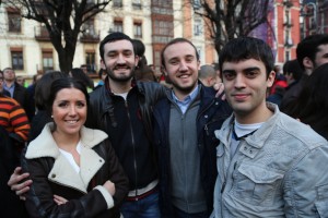 Miles de personas se manifiestan en Bilbao en favor de los derechos humanos, el acuerdo y la paz