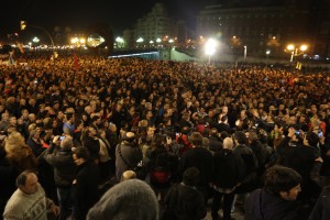 Milaka pertsona manifestatu dira Bilbon giza eskubide, konponbidea eta bakearen alde