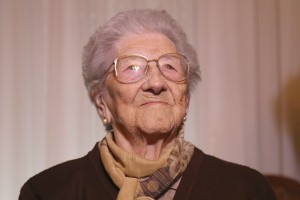 Ortuzar y Atutxa felicitan a Petra Uribe, la alderdikide más veterana, en su 105º cumpeaños