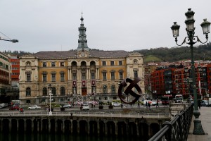 Milaka bilbotarrek agur esan diote Iñaki Azkuna 'munduko alkaterik onenari'