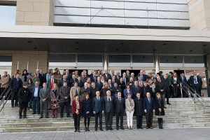 EAJ-PNVren ordezkariak Pariseko biktimen aldeko minutu bateko isilune ekitaldian