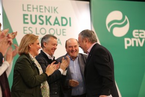 Mitin en Getxo - Pedro Azpiazu, Iñigo Urkullu y Andoni Ortuzar