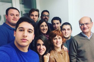 Almudena Otaola #DesdeDentro | Los chicos y chicas de EGI nos ayudan hasta para sacar el selfie.