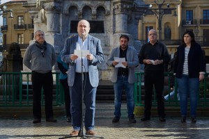 Manifiesto ante el Monumento a los Fueros