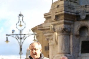 Manifiesto ante el monumento a los Fueros