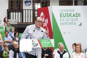 Ekitaldia Hondarribian. Andoni Ortuzar, Maria Eugenia Iparragirre, Joseba Agirretxea (2016-06-12)