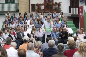 Acto en Hondarribia. Andoni Ortuzar, Maria Eugenia Iparragirre, Joseba Agirretxea (12-06-2016)