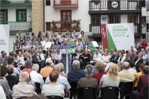 Acto en Hondarribia. Andoni Ortuzar, Maria Eugenia Iparragirre, Joseba Agirretxea (12-06-2016)