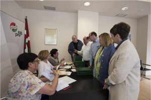 Acto en Bergara. Joseba Agirretxea, Joseba Egibar, Andoni Ortuzar