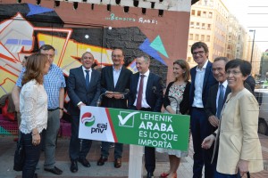 Acto en Vitoria-Gasteiz. Gorka Urtaran, Mikel Legarda, Iñigo Urkullu (20-06-2016)