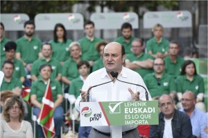 Ekitaldia Elgoibarren. Andoni Ortuzar, Joseba Agirretxea, Joseba Egibar