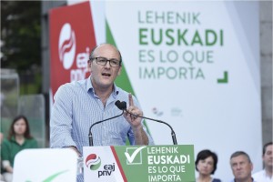 Ekitaldia Elgoibarren. Andoni Ortuzar, Joseba Agirretxea, Joseba Egibar